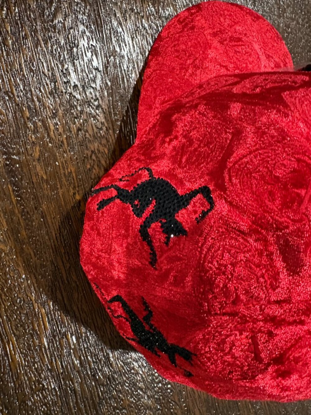 CH Chucky Hats  Porte Y Estilo Red Velvet Devil Medallion Sequin Black Horror - Picture 4 of 6